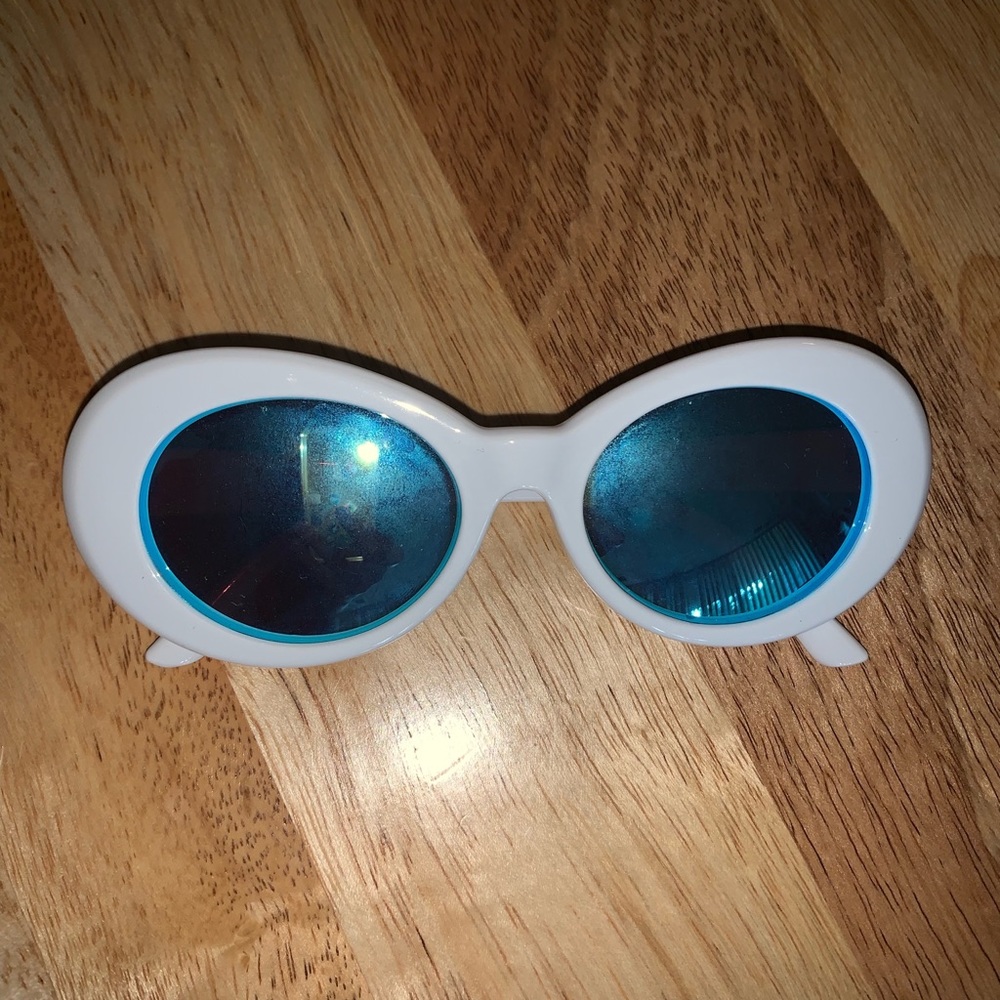 Oval sunglasses